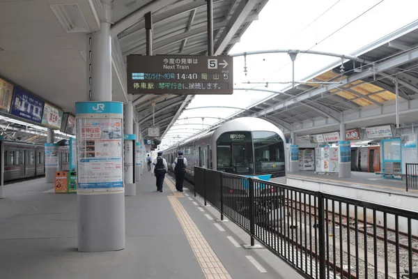 Treno Locale Della Compagnia Ferroviaria Giapponese Shikoku — Foto Stock