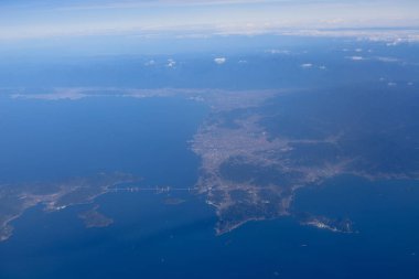 Topraklara seyir uçak penceresinin havadan görünümü 