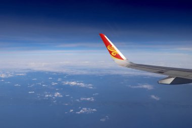  Topraklara seyir uçak penceresinin havadan görünümü 