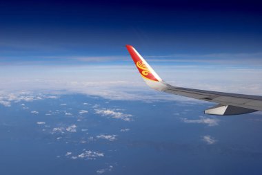  Topraklara seyir uçak penceresinin havadan görünümü 