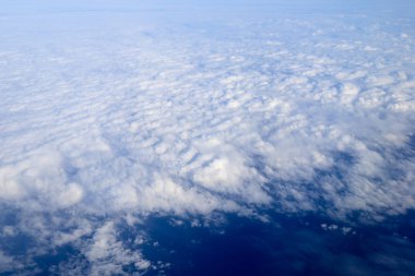  Topraklara seyir uçak penceresinin havadan görünümü 