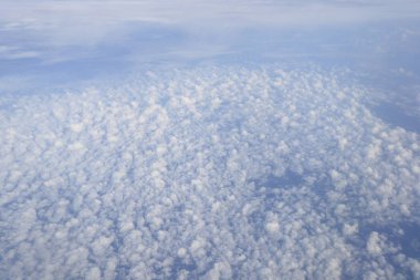  Topraklara seyir uçak penceresinin havadan görünümü 