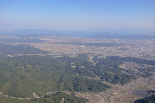 从窗口看日本城市 — 图库照片