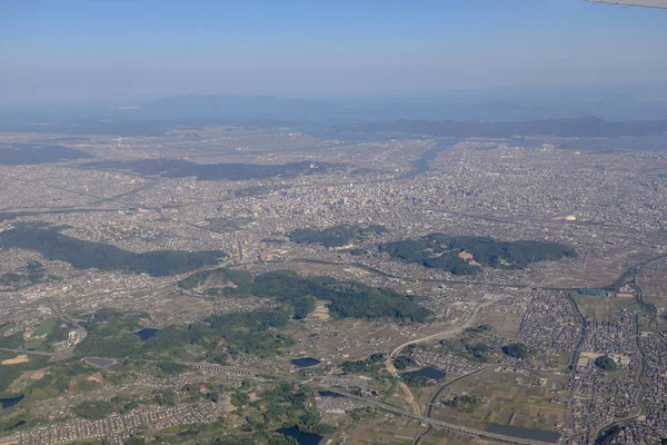 Μια Άποψη Της Πόλης Του Ιαπωνία Μέσα Από Παράθυρο — Φωτογραφία Αρχείου