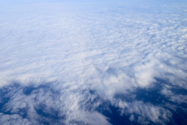 土地を飛行機の窓の空撮 — ストック写真