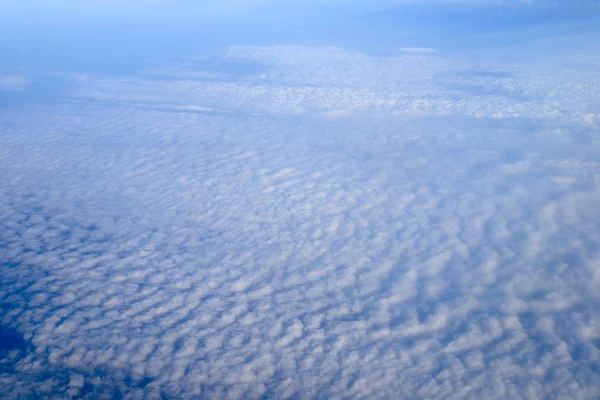 土地を飛行機の窓の空撮 — ストック写真