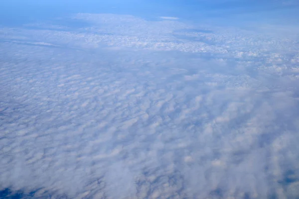 Widok Lotu Ptaka Okna Samolotu Patrząc Dół Ziemi — Zdjęcie stockowe