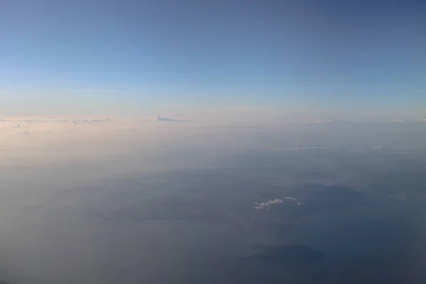 Luftaufnahme Des Flugzeugfensters Das Nach Unten Schaut Landen — Stockfoto