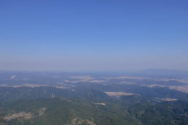 Pemandangan Kota Jepang Melalui Jendela — Stok Foto