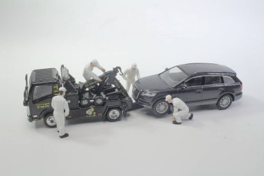 tow truc ile işçi figür