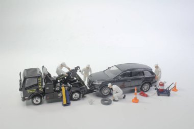 tow truc ile işçi figür