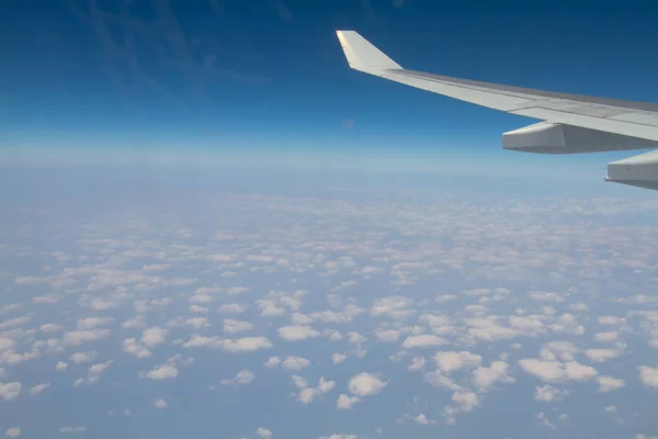 Een Wolken Lucht Zoals Gezien Door Raam — Stockfoto