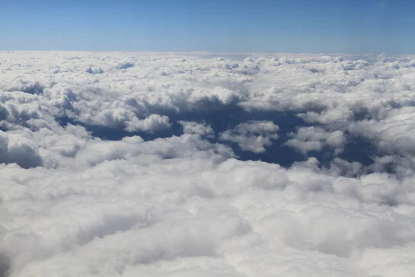 Gökyüzüne Uçağın Penceresinden — Stok fotoğraf