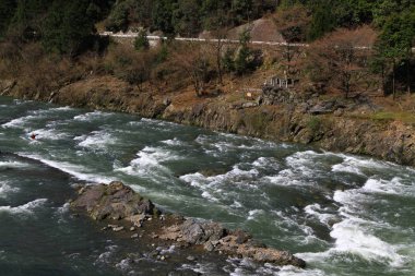 Kyoto, Arashiyama nehir dışında tren