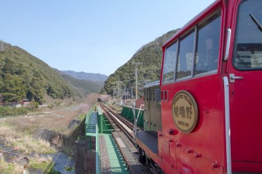 Sagano'da romantik tren Kyoto park ediyor
