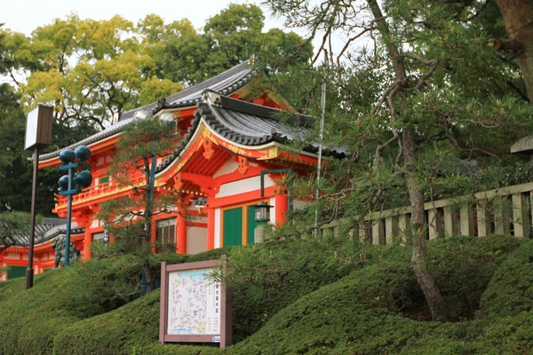 春シーズンの八坂神社南楼門 — ストック写真