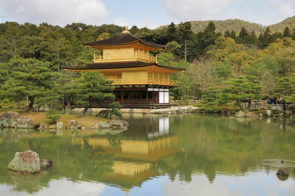 Templet Den Gyllene Paviljongen Ligger Kyoto Japan — Stockfoto