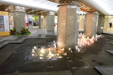 toprak altında alışveriş merkezinde bir iç