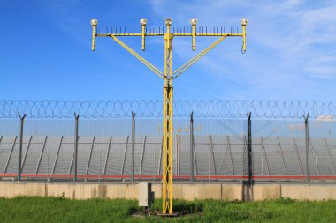 ışıkları pist aydınlatma ve radar yaklaşan uçak iniş Havaalanı