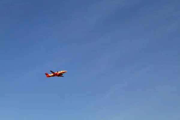 Avión Cielo Azul —  Fotos de Stock