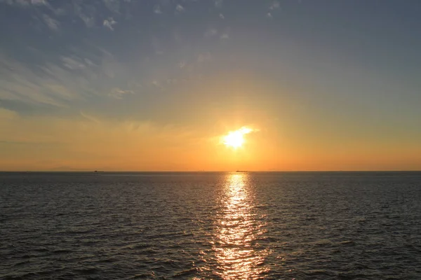 deniz manzaralı bir gün batımı Tung Chung