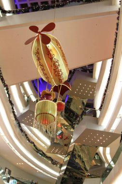 Noel ağacı Festivali yürüyüş alışveriş merkezinde Kowloon Tong