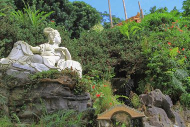 Western Manastırı, arazi işareti manastırda hk