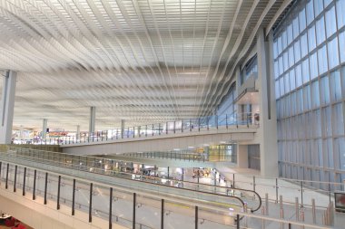 Havaalanı Adası, Chek Lap Kok üzerinde yer almaktadır