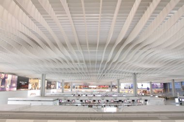 Havaalanı Adası, Chek Lap Kok üzerinde yer almaktadır