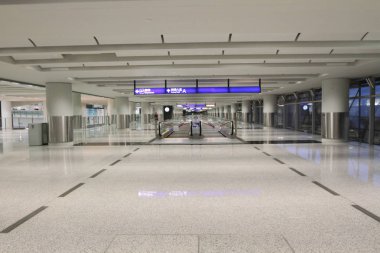 Havaalanı Adası, Chek Lap Kok üzerinde yer almaktadır