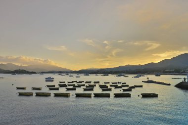 Tai Mei Tuk, Hong Kon içinde deniz günbatımı