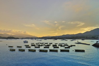 Tai Mei Tuk, Hong Kon içinde deniz günbatımı