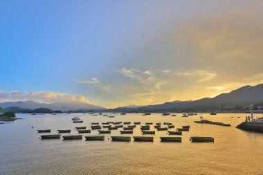 Tai Mei Tuk, Hong Kon içinde deniz günbatımı