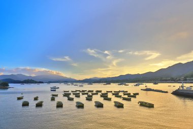 Tai Mei Tuk, Hong Kon içinde deniz günbatımı