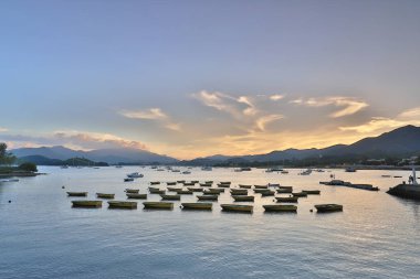 Tai Mei Tuk, Hong Kon içinde deniz günbatımı