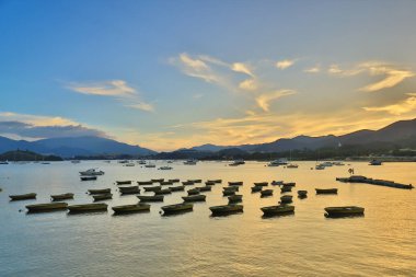 Tai Mei Tuk, Hong Kon içinde deniz günbatımı