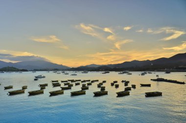 Tai Mei Tuk, Hong Kon içinde deniz günbatımı