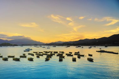 Tai Mei Tuk, Hong Kon içinde deniz günbatımı