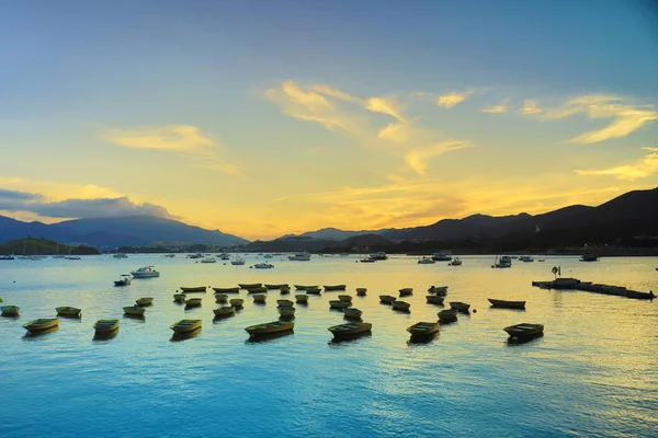 Tai Mei Tuk, Hong Kon içinde deniz günbatımı