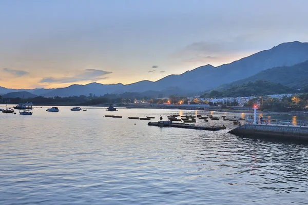 美しい 夕日タイ トゥクトゥク桟橋 — ストック写真