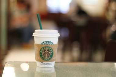 ahşap masa harmanlanmış Espresso içecekler ikram 