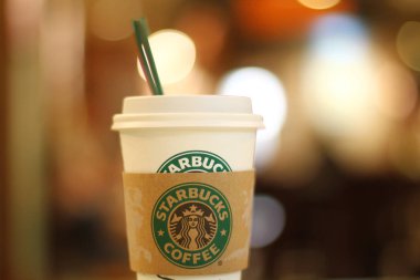 ahşap masa harmanlanmış Espresso içecekler ikram 