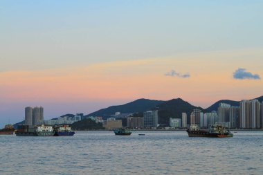 gündüz Lei Yue Mun sahilde 