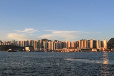 kowloon Körfezi kıyılarında kowloon taraftan