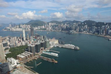 Yolcu gemisi ve Victoria harbo İskelesi