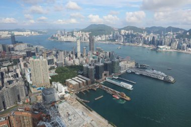 Yolcu gemisi ve Victoria harbo İskelesi