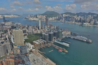 Yolcu gemisi ve Victoria harbo İskelesi