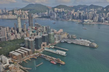 Yolcu gemisi ve Victoria harbo İskelesi