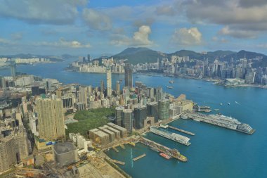 Yolcu gemisi ve Victoria harbo İskelesi