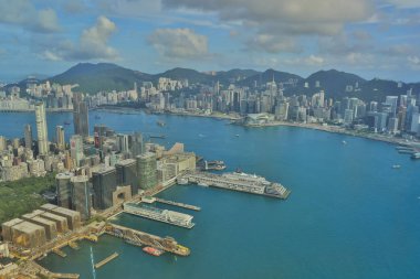 Yolcu gemisi ve Victoria harbo İskelesi